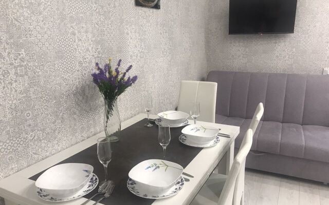 Stilnaya Ryadom S Morem Flat