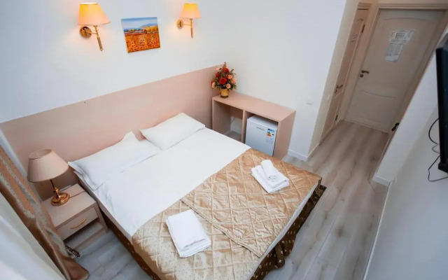 Aruna Hotel