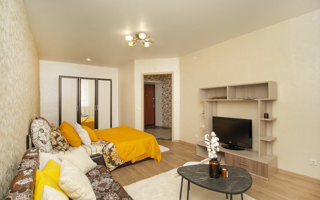 Na Pavlyukhina 99B Flat