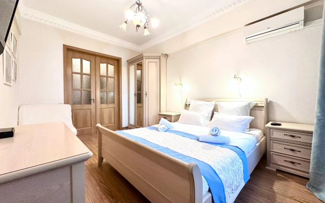 Апартаменты БонАпарт 2-х комнатные на Кутузовском проспекте 35