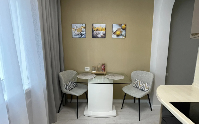 Na Bulvare Entuziastov 9 Flat