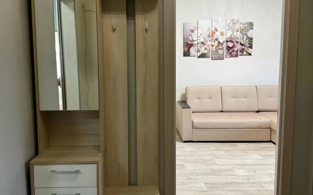 2-kh Kom Kvartira s Vidom na Gory Flat