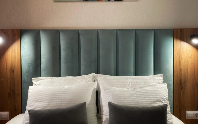 S Vidom Na More I Goryi Apartment