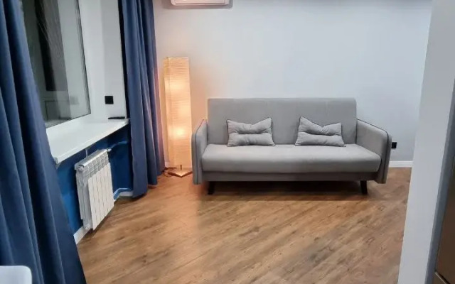 Na Naberezhnoy Rybnoy Derevni Flat