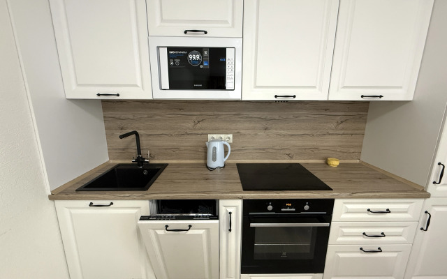 Апартаменты Элитные на берегу реки Тура с видом на Мост Влюбленных