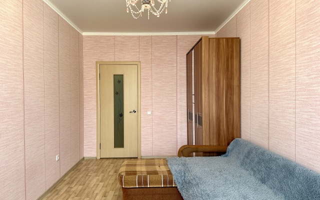 v novostroyke ryadom s khramom Vozneseniya Gospodnya Apartments