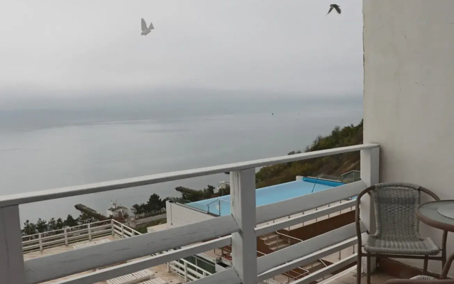Mare Infiniti Guest house