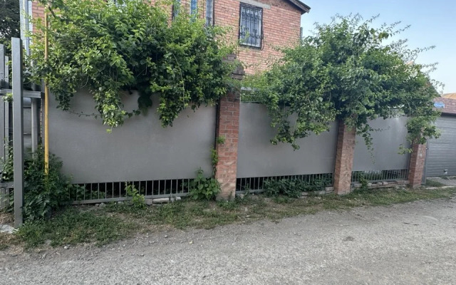 S Sadom I Basseynom Private house