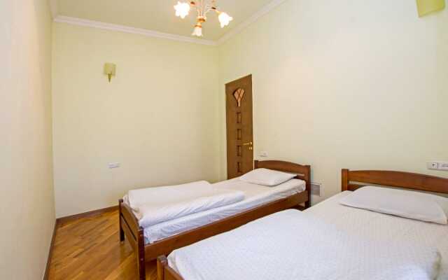 RentInnYerevan Vardanants Street 7 Apartments