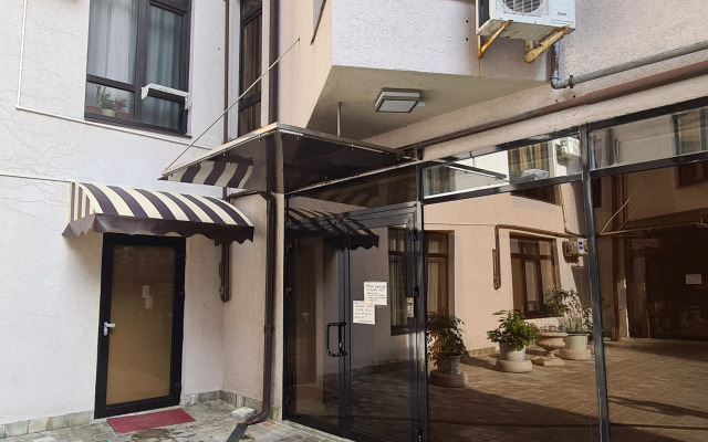 Na Beregu Chernogo Morya Flat
