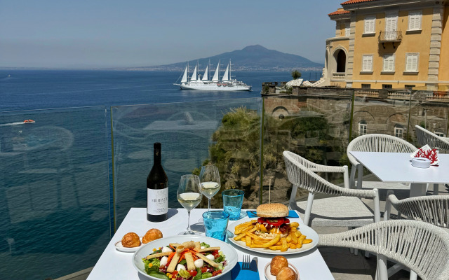 Отель Corallo Sorrento