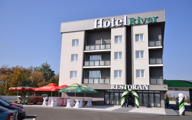 River Hotel