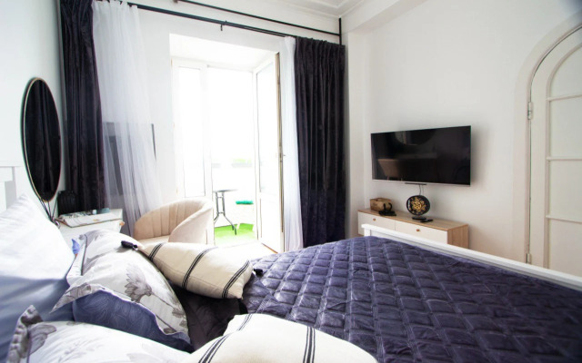 Tryokhkomnatnaya na Tverskoy Flat