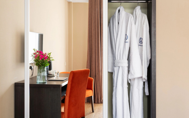 Sephia Hotel