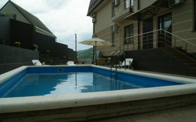 Larus Hotel