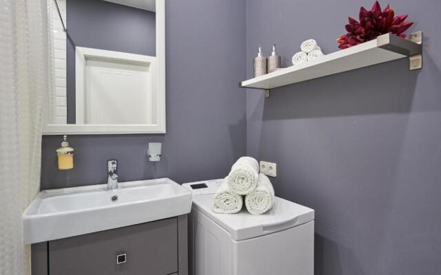 Pinterest na Karla Marksa c balkonom Apartments