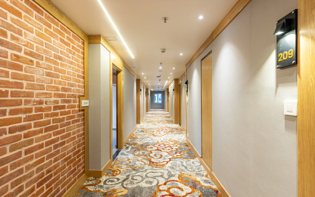 Anuttara Hotel