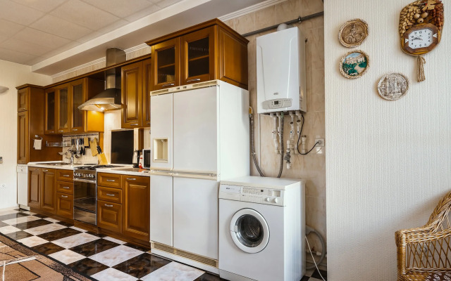 Pyatikomnatnaya V Tsentre Yalty Flat