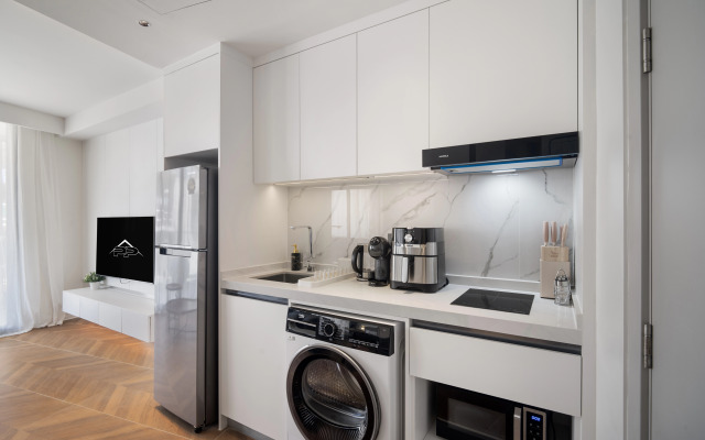 Апартаменты Kora Resort D305 Beachfront One-Bedroom