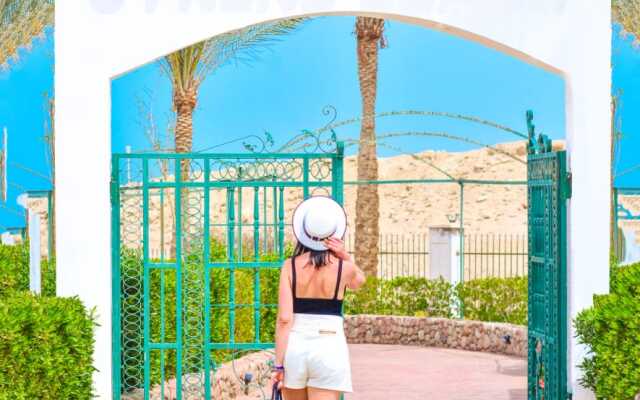 Ivy Cyrene Island Aqua Park Resort