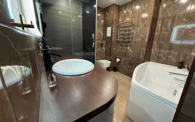 Tryokhkomnatnaya Flat