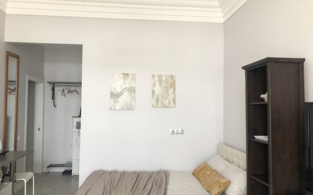 Апартаменты Студия с Видом на Покровский Сквер