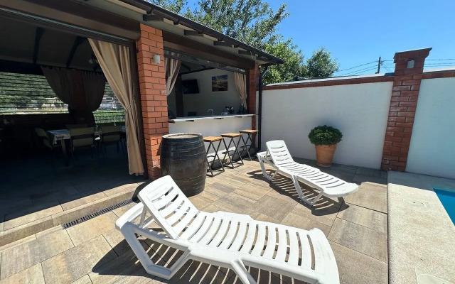 Частный дом С бассейном на пляже