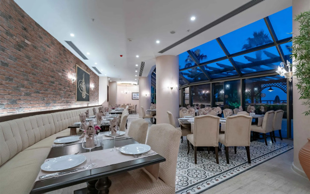 Royal Teos Thermal Resort Clinic & Spa Resort (Halal Hotel)