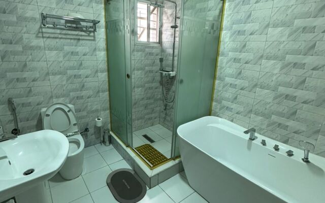 De James Hotels and Suites