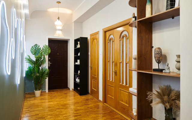 Квартира GM Apartments Двухуровневая с мансардой у Патриарших Прудов