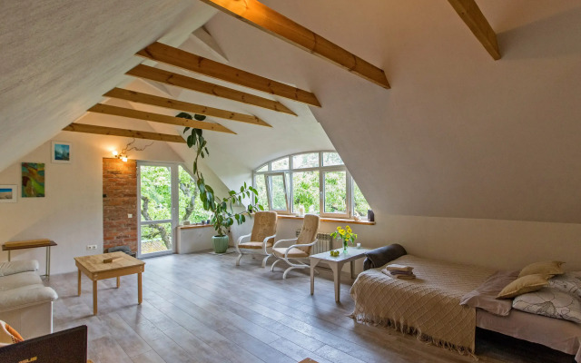 Na Sibiryakova 10 Private House