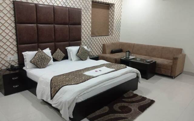 Hotel Mandakini Lush