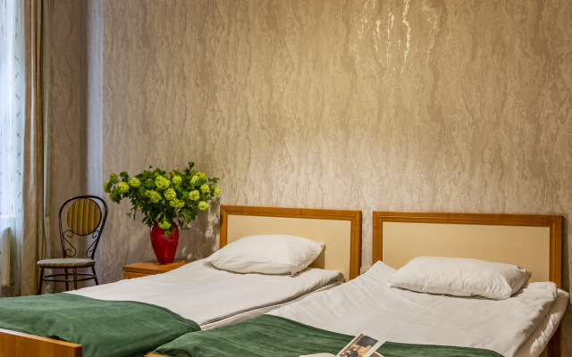 Nomera Na Ploschadi Vosstaniya Guest house
