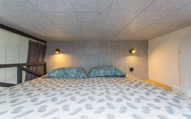 Novye trekhurovnevye apartamenty s vyhodom na Arbat Apartments