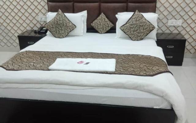 Hotel Mandakini Lush