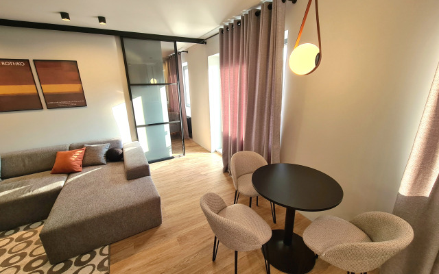 Квартира новая в центре RomanovApart