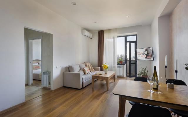 KeyGo #0026, 1 Bedroom, Next To English Park Apartments