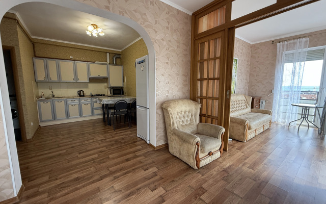 Scenic Two-Room Luxury Apartment with Balconies on the Yalta Embankment