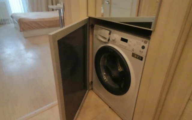 Pyadom C Torgovym Tsentrom I Alleej Flat