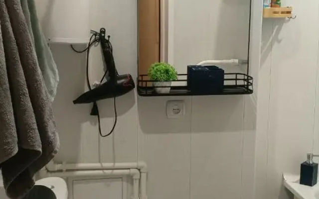Kvartira Uutnaa studia radom s aeroportom