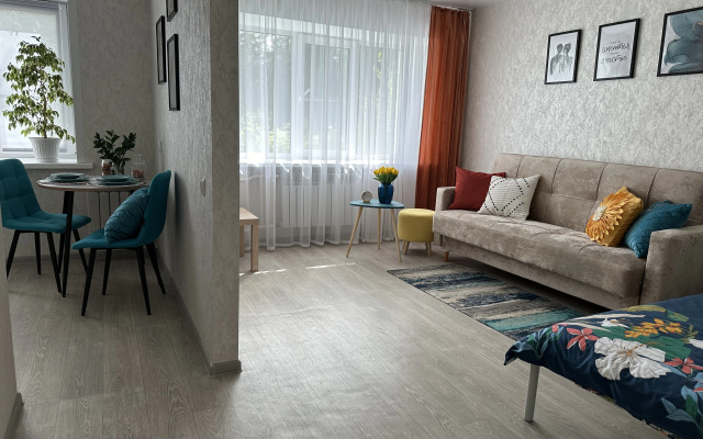 Na Glavnom Bulvare Goroda Flat