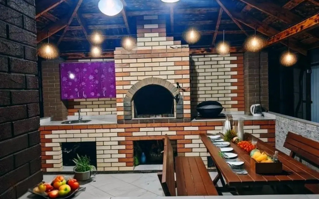 Частный дом С бассейном и баней