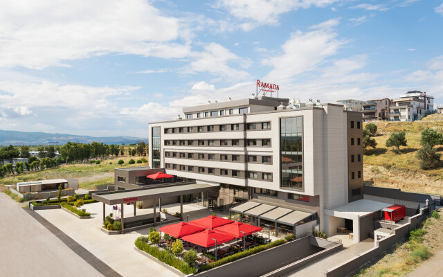 Отель Ramada by Wyndham Izmir Aliaga