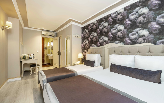 Raymond Old City Hotel