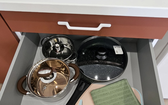 Sovremennaya studiya s vidom na les Flat