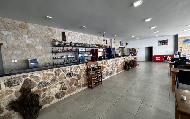 Teko's Golden Hill Hotel
