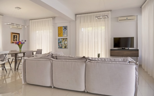 Velomar Luxury Home | 3 Bedrooms Villa