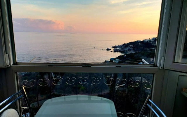 Апартаменты Лазурный Батилиман с видом на море пляж близко