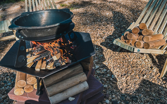 Zeleny Domik V Lesu Na Zhivopisnoy Ulitse Glamping