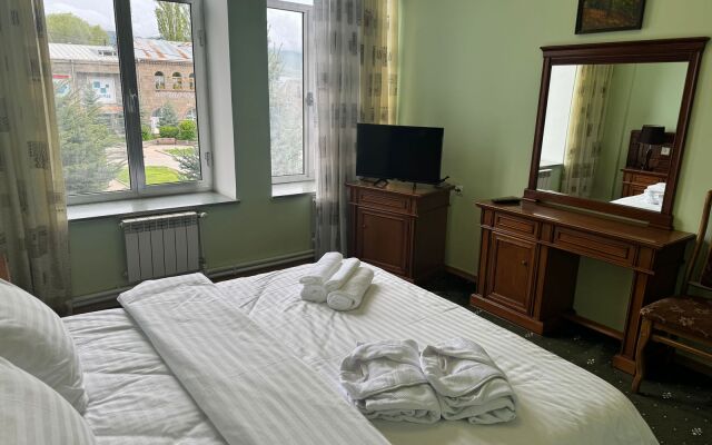 Lalaner Hotel
